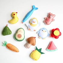 Hold the small fish dry cartoon felt cat toy catnip pet cat self-help the cat bite