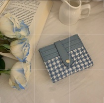 Obsesses over the blue  the retro gig birdie with a small number of card-in-bank cards with small wallets