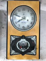 Xinyi Hall old clock collection Old wall clock old table clock Old mechanical clock decorative props in the 1980s of the Republic of China