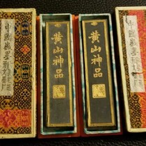 In the late 70 s and early 80 s Huangshan Shen Pine 1 Two Flower Box Two Ingot Shen County Laohukai Wenmo Factory