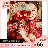 Tiktok, red bride, the same bride, classical Chinese fan, Chinese wedding, dragon and Phoenix gown, and ancient style, flower accessories.