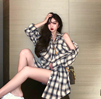 Q women's Plaid Shirt women's loose Korean 2020 spring design sense small off shoulder top medium long shirt