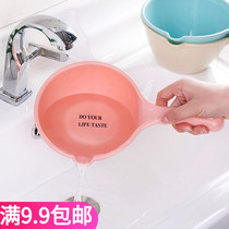 Full 9 Yuan thickened plastic water ladylike kitchen long handle beating water spoons water scoop baby child wash head cup bath