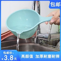 Thicken long handle and kitchen water floating spoon plastic scoop water spoon water scoop water scoop water scoop water bath