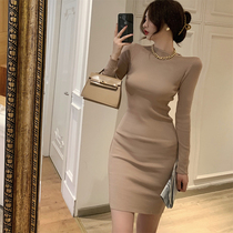 Long sleeve dress women's 2021 autumn and winter temperament goddess fan elegant solid color waist slim sexy hip bottom skirt