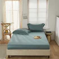 Three piece pillowcase with Tiansi fitted sheet can also be photographed separately in summer