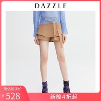 Dazzle spring new personalized apron skirt pants feeling belt Embroidered Shorts for women 2g1q1011n
