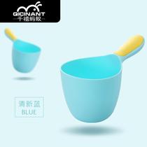 Baby bath bath baby bath spoon small water spoon plastic shampoo cup play water scoop wash cup