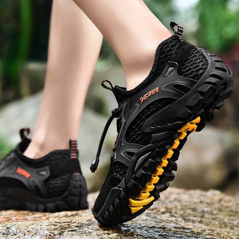 amphibious hiking shoes