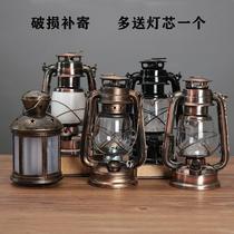 Old vintage portable kerosene lamp old oil lamp oil horse lamp coffee shop restaurant country nostalgic creative ornaments