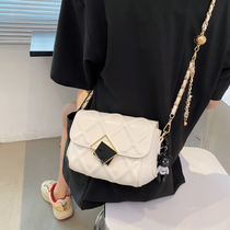 Small crowdsourced women 2022 summer new fashion lingge womens bag versatile explosive small golden ball chain cross-body bag