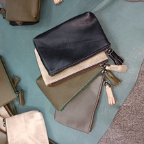 The header level leather purse
