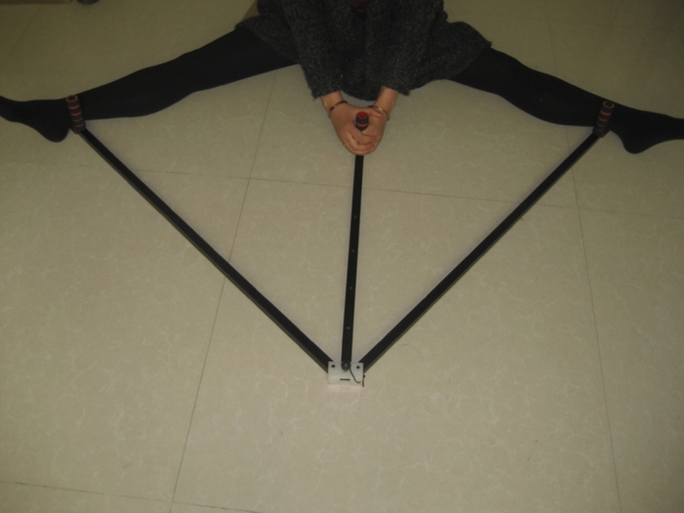 美女柔术劈叉软功【汏艿囡82297444(q)】