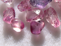 Two-color sapphire pink sapphire raw stone specimen mineral standard natural non-burning 10 yuan random D24