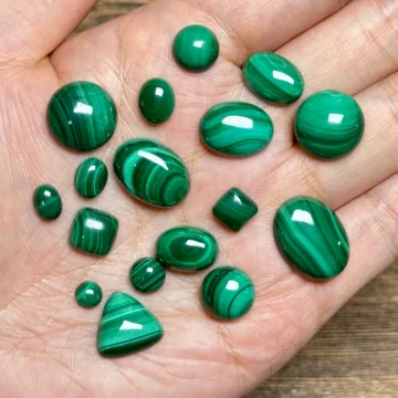 孔雀石 904g 紋石 原石 鑑賞石 自然石 誕生石 鉱物 鉱石 水石 置石 孔雀