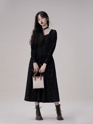 taobao agent Demi-season black dress, velvet fitted brace, french style
