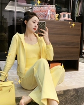 Tian Cuddle Babydress 2022 Early Spring New Yellow Sweet fashion sports suit Lianhood slim three sets of women