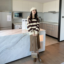 (Shuang Shuang maternity recommended) pregnant womens set autumn V-collar fashion sweater with loose knitted skirt