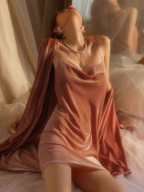 MAJE MANTAS GOLDEN VELVET PYJAMAS Female Autumn Winter Net Red Sleeping Dress Sexy Beauty Back Harness Can be worn out of suit