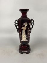 During the period of foreign exchange earning rosewood inlaid with shells ladies story vase