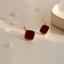 Retro Hong Kong style simple ear button female temperament personality French cold wind earrings earrings all-match wine red ear ornaments