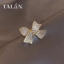Exquisite small brooch high-end fashion girl cute Japanese anti-light buckle ins tide Net red bow jewelry