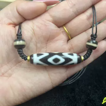 大幅げ中本物超高級老礦金剛虎牙三眼天珠 約35