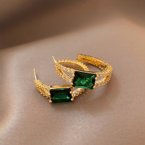 A M Missari Emerald light luxury French retro C-shaped earrings Female niche design stud earrings High-end earrings