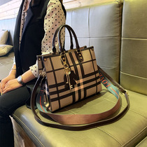 Hong Kong leather womens bag 2021 summer new versatile atmospheric plaid tote bag handbag shoulder bag tide