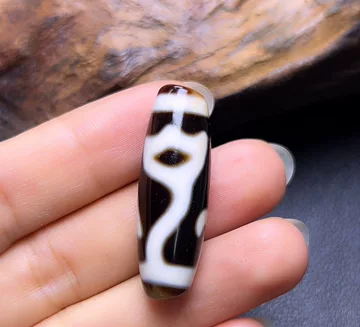 御幸天珠 A03109 珍品 水蓮花天珠 梵字天珠 40x19mm 稀少 彫刻 六