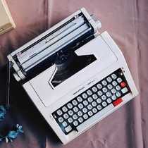 80 s American old-fashioned mechanical English typewriter can be typed retro nostalgic birthday gift collection recommended