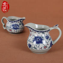 Tiger craftsman Jingdezhen ceramic road cup blue and white porcelain male Cup Tea Tea Tea Cup kung fu accessories