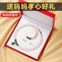 Birthday present Mothers Day to send elders to mother-in-law aunt practical necklace jewelry