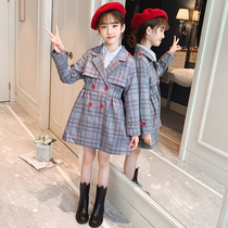 Net red girls autumn clothes 2021 new childrens foreign spring and autumn coat in the big children autumn long lattice windbreaker