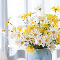 Simulation of small Daisy sunflower wild chrysanthemum cosmos fake flower living room table chamomile hipster photo decoration