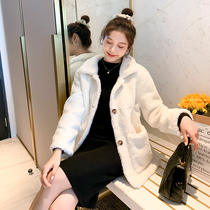 Pregnant woman coat autumn and winter outside wearing imitation lamb wool loose turtlenectshirt small child with big code thickened during pregnancy