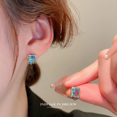 taobao agent Blue square zirconium, small design earrings, bright catchy style, 2023 collection