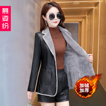 Plus velvet padded leather women short leather 2021 Winter new women winter fur one mother coat