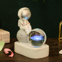 Send a birthday gift to boys about basketball. Astronauts carved crystal balls are light and extravagant.