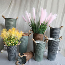 Do old iron bucket retro dried flower bucket vase wrought iron living room ornaments flower shop decorative flower European style American landing