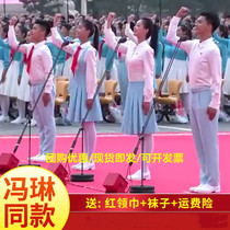 Feng Lin performed costumes with the choir of primary and secondary school students