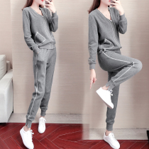 European Standing Spring Autumn Fashion Sports Suit Women 2022 New Foreign Air And Less-Age Loose Cardiovert Leisure Two Sets Tide