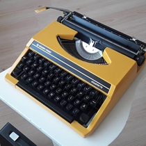SILVER REED typewriter made in Japan Yellow metal shell Old-fashioned English) German German retro mechanical gift
