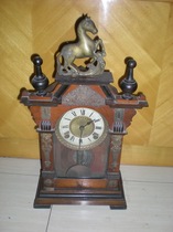The copper horse produced by Feiyitang}is a copper-cast horse-head clock with a trademark (Bao Lao Fidelity) during the Republic of China