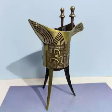 時代物 三足爵　青銅器　出土 爵杯 酒器品　骨董品　アンティーク 古代中国青銅器 「爵」 三本脚 古代酒器 - メルカリ