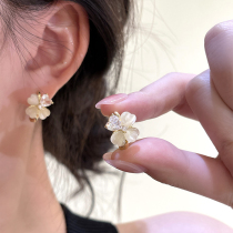 Super flash opal four-leaf clover love earrings 2023 Internet celebrity explosion earrings light luxury simple niche summer earrings