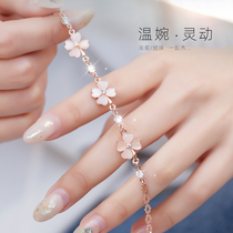  Chow Tai Fook Star four-leaf clover bracelet ins niche design latest light luxury Tanabata Valentines Day gift for girlfriend