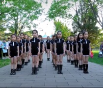 Small glutinous rice with the same suit Childrens model training clothes Childrens catwalk clothes Girl child model body practice clothes