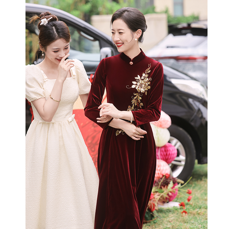 習おばあちゃんの結婚式の宴会衣装 2024 新しい母親のウェディングドレスチャイナドレス新しい中国風の長袖春と秋のベルベットの新しい中国風
