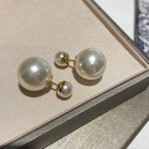 D Dijia classic pearl earrings high-end retro accessories 2022 all-match front and rear two-wear all-match CD earrings